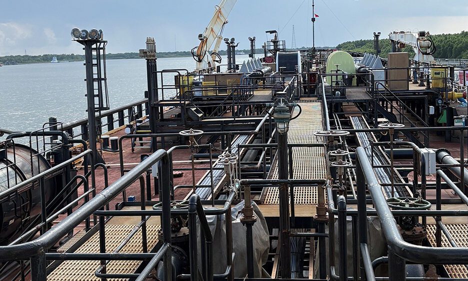 In support of the Jones Act, the Stars and Stripes flies above the SIU-crewed ATB Courage/650-5 (Fairwater) along the Mississippi (Image Credit: Seafarers International Union)